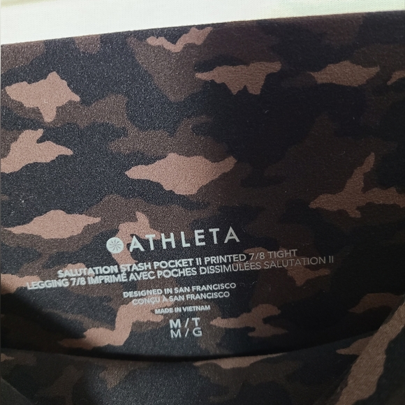 ATHLETA Salutation Stash Pocket 7/8 Tight- camo- Size medium - Picture 6 of 8
